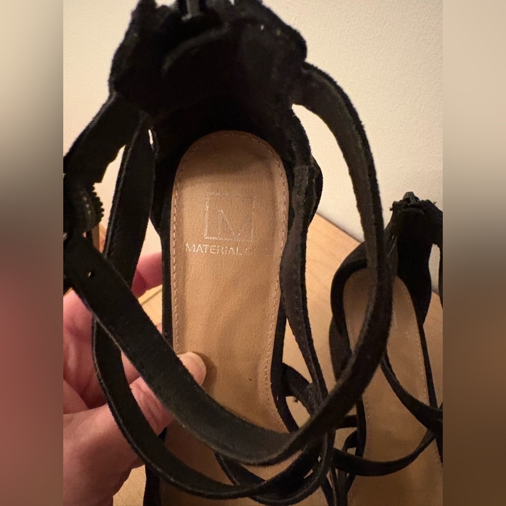 NEW MATERIAL GIRL Women's Black Strappy Sandals Back Zip Size 7.5 - Picture 3 of 5